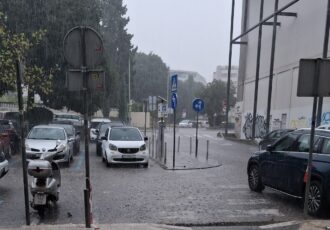 Grmljavina i obilna kiša pogodili Split, temperatura pala na 22 stupnja