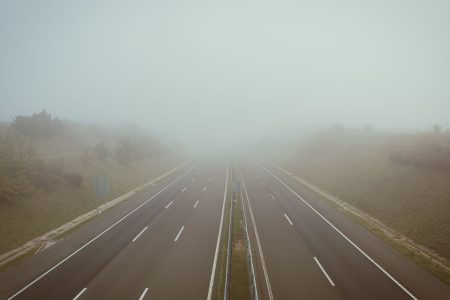 Magla smanjuje vidljivost u unutrašnjosti, vozači oprezno