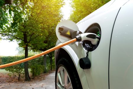 Kupujete električni auto? Zbog samo jednog eura možete ostati bez 2.000 eura državnog poticaja!