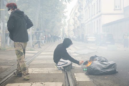 Učenički prosvjedi u Francuskoj: Do 500 škola bez nastave, tisuće privedenih