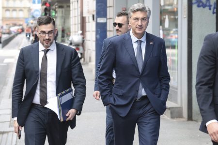 Plenković o Selancu, SDP-u i Ustavnom sudu: “Prodaju maglu”