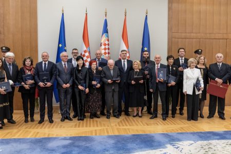 Milanović odlikovao istaknute Hrvate: “Desetljeća ste uložili u svoj rad”