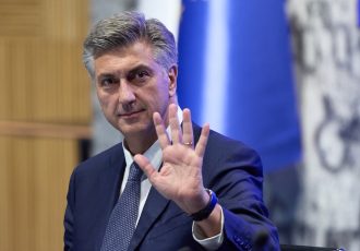 Sabor raspravlja o opozivu Plenkovića zbog ilegalnog otpada u Lici